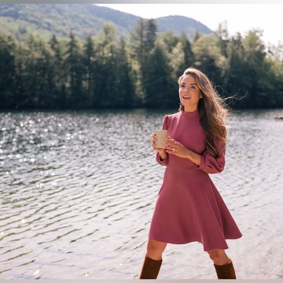 Gal Meets Glam - Maggie - Picture 2 of 9